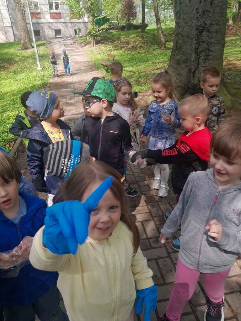 Akcja Sprzątania Ziemi – przedszkolaki dbają o naszą planetę