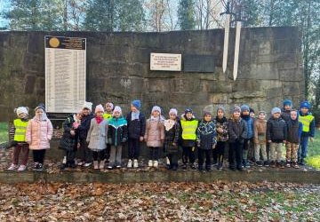 Wizyta na cmentarzu żołnierzy Armii Czerwonej i Wojska Polskiego