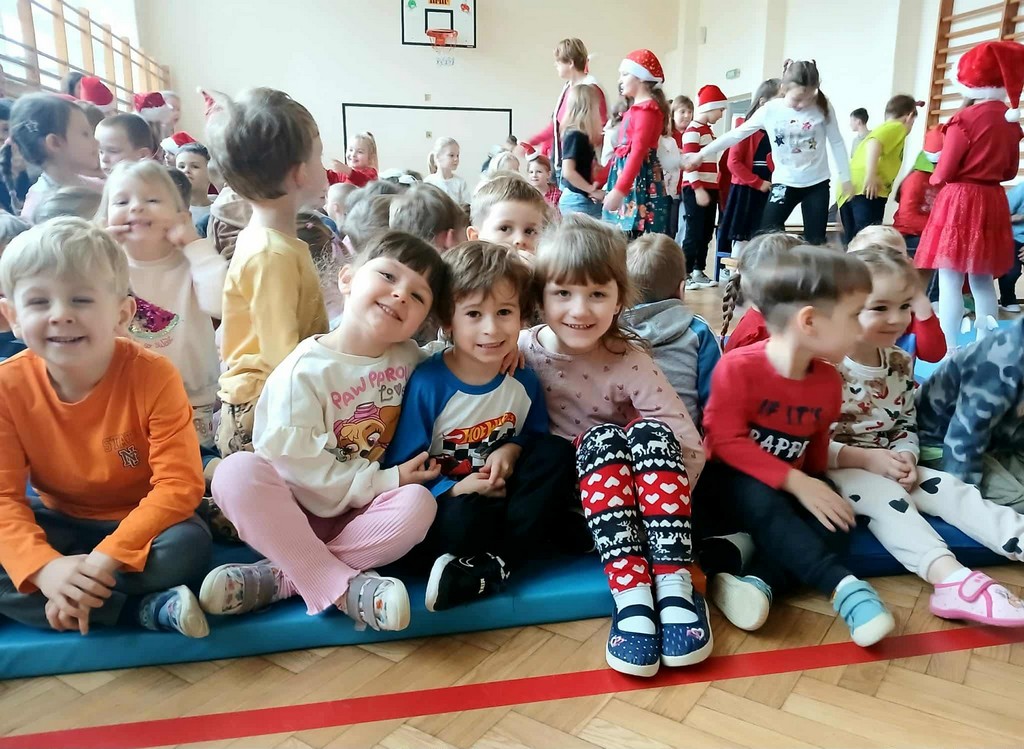 Edukacyjne przedstawienie - Bezpieczna droga do szkoły