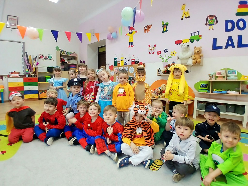 Bal karnawałowy - Alicja w krainie czarów